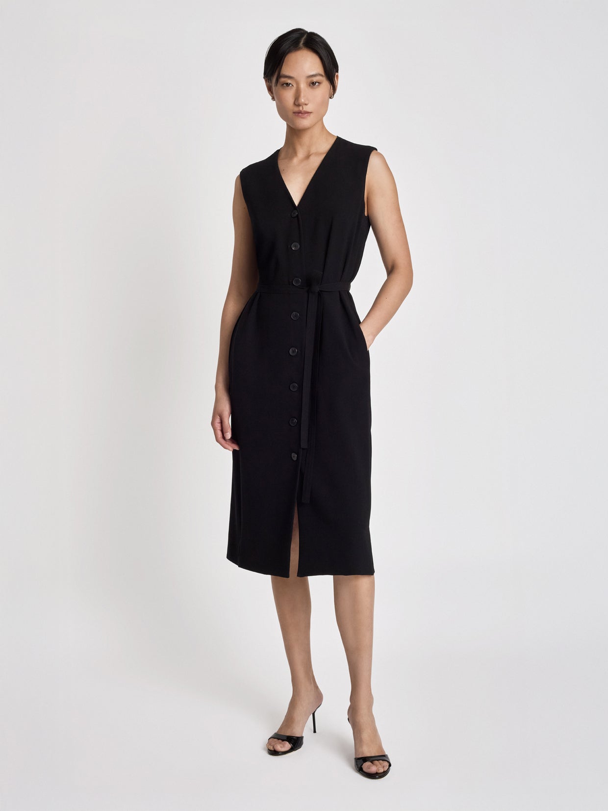 Sleeveless belted dress